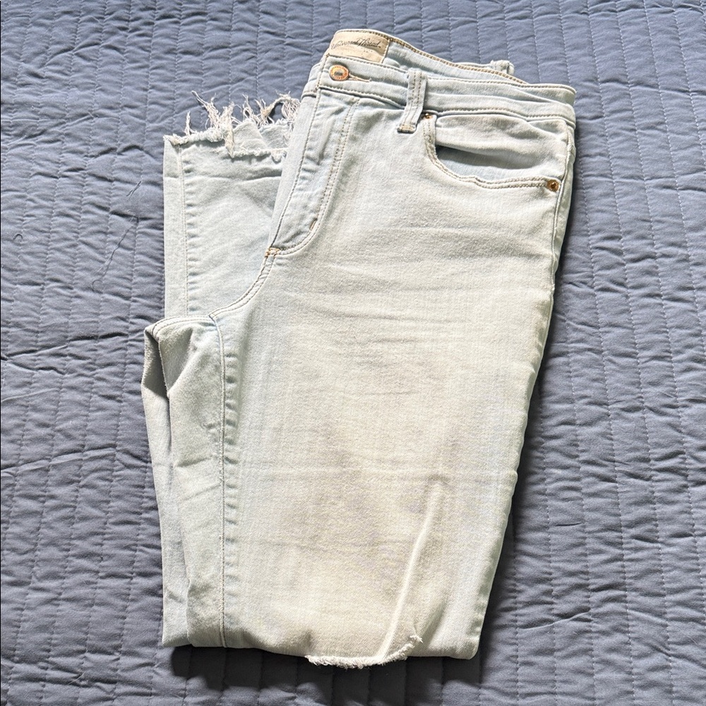 Universal Thread Light Blue Distressed High-Rise Jeans